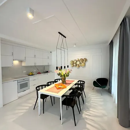 Novu Aparts Iv * Varsóvia